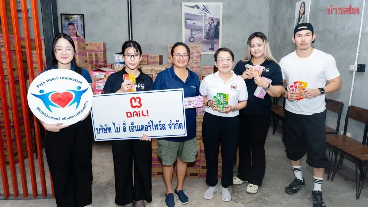 Charity Provides Food Aid to Flood Victims in Bangkok