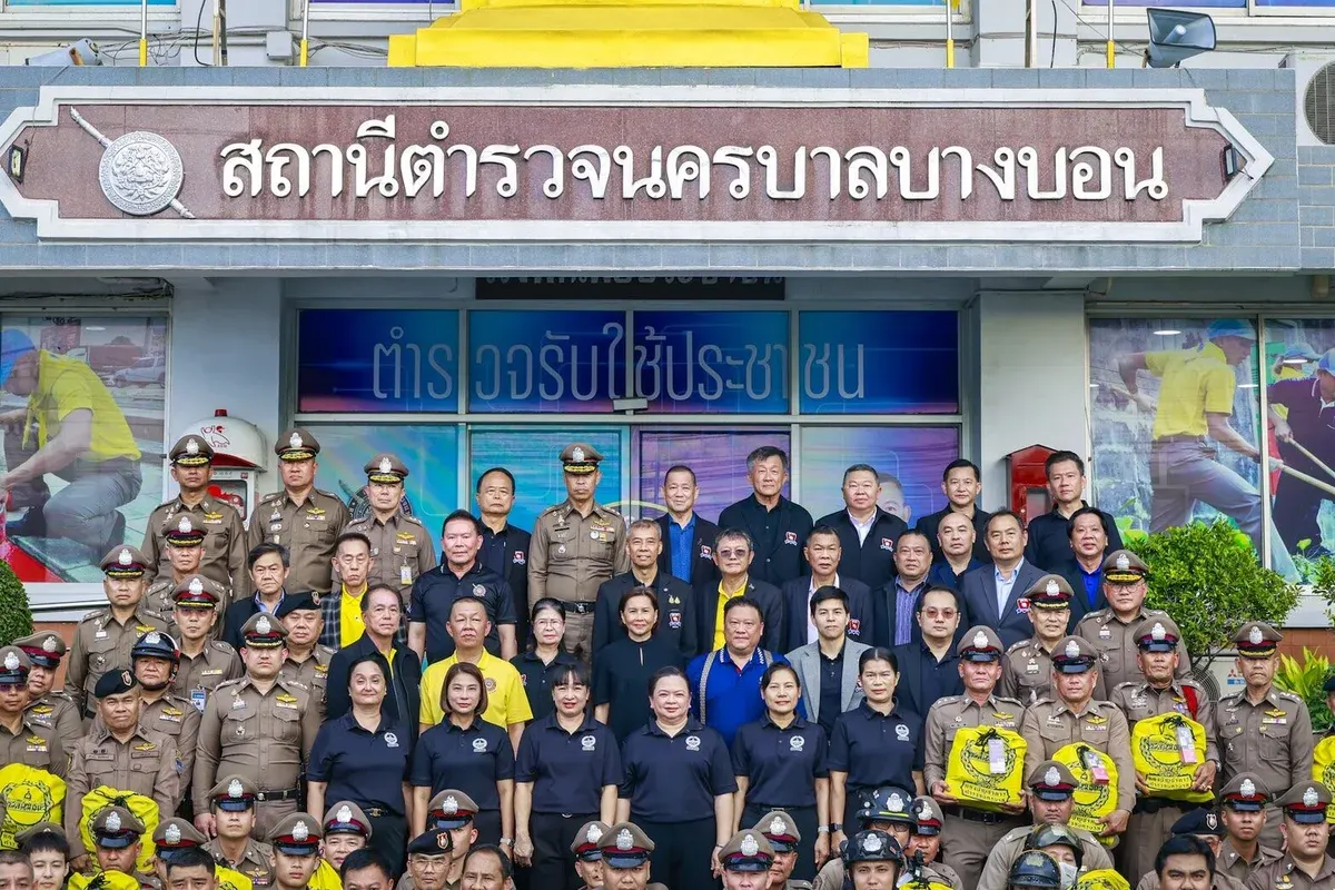 Police wives' club donates aid packages to 110 Bang Bon officers