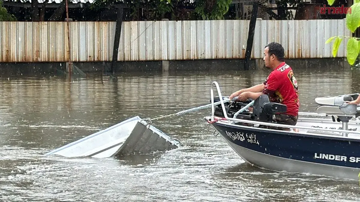 Two Brothers Drown When Boat Suddenly Sinks in Samrong Canal