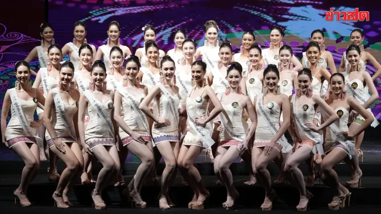 30 Beauty Queens Compete in Vintage Swimwear at Thai Regional Pageant