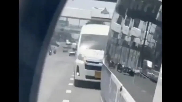 Phuket Van Driver Criticized For Tailgating Ambulance Through Red Light