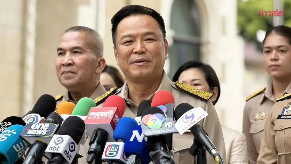 Heated! Anutin Fires Back at Pheu Thai for Lacking Maturity, Criticizing Privy Councilors' Meeting Participation