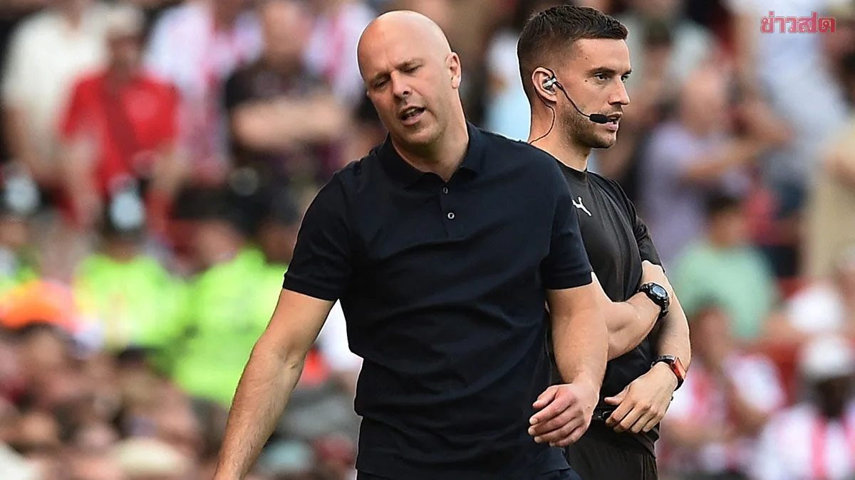 Arne Slot at Risk of Losing Dressing Room Support Amid Heavy Metal Style Criticism