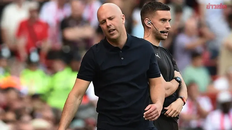 Arne Slot at Risk of Losing Dressing Room Support Amid Heavy Metal Style Criticism