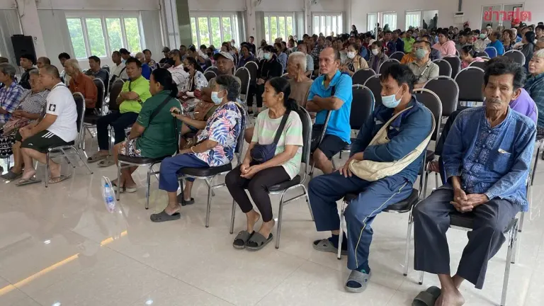 Kamphaeng Phet Residents Rush to Deregister Vehicles for Welfare Card