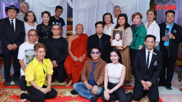 Luk Thung Stars Honor King Of Spoken Song On Two-Year Anniversary