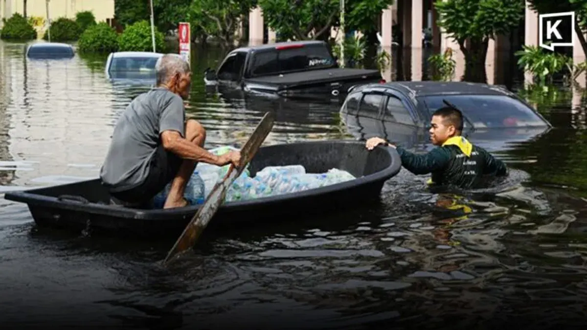 PM Anutin Hands Out Cash to Flood Victims Amid Criticism