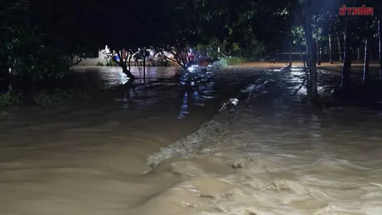 Flash Flood Forces Villagers to Evacuate in Chachoengsao