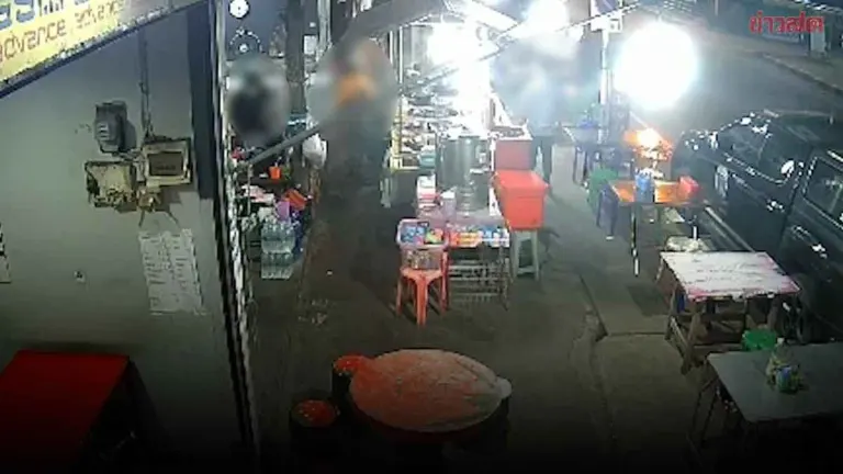 Drunk Customer Smashes Noodle Bowl, Scatters Condiments in Rage