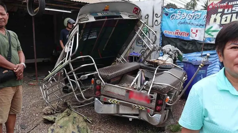 Minivan Crashes into Tuk-Tuk, Two Elderly Injured