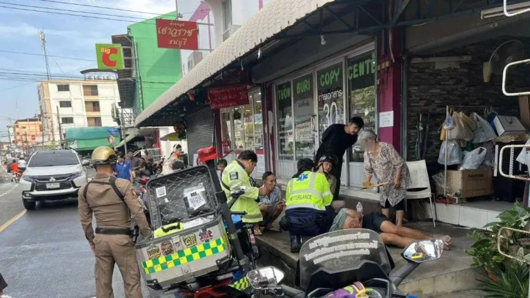 Traffic Police Officer Saves Man Having Seizure in Bangkok