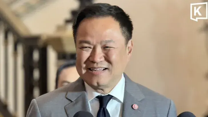 Anutin Threatens Invisible Ministers With Cabinet Removal