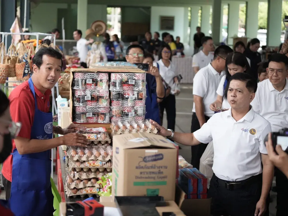 Director-General of Local Administration Launches 'Thais Helping Thais: Reducing Cost of Living Through Mobile Retail Network' Nationwide