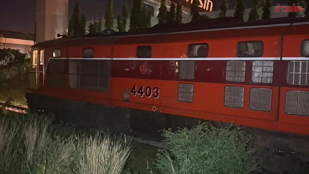 Tragic Midnight Incident: Young Woman on Motorcycle Killed After Being Struck by Freight Train at Railway Crossing
