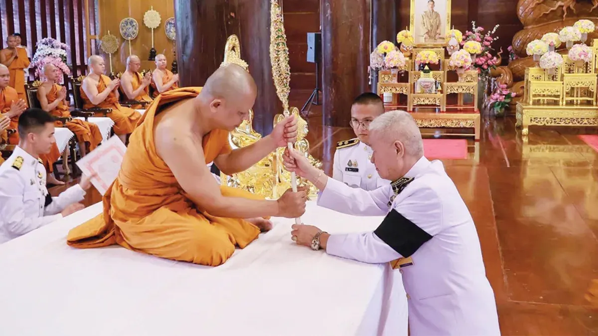 Direct from the Palace – Royal Gracious Bestowal of Insignia and Fan to Venerable Phra Thepvichiryan Sundhorn