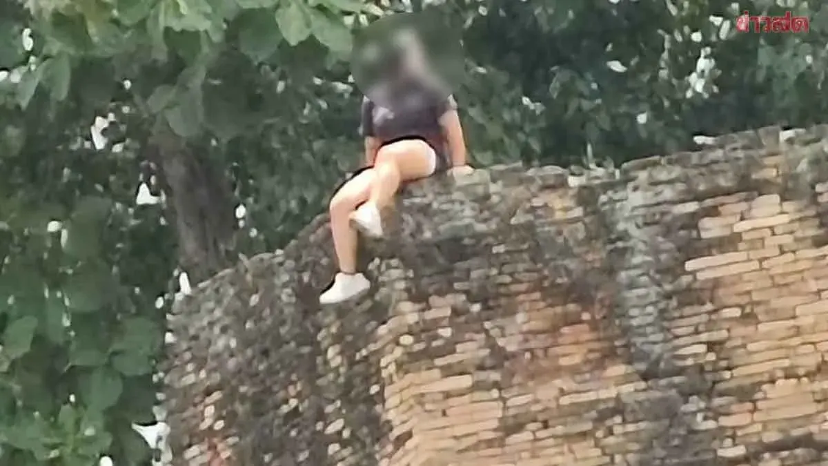 Chinese Tourist Criticized for Posing on Historic Chiang Mai Wall