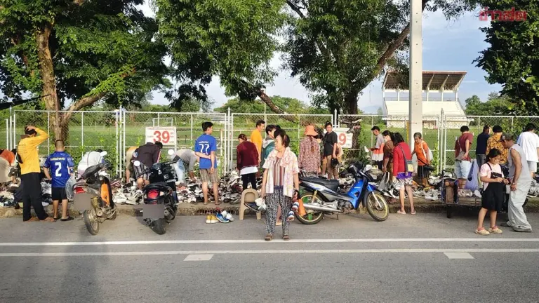Pa Laong, Famous Used Shoe Vendor, Fights On: Heavy Rains Devastate Rocket Festival Sales, Turns Crisis into 'Free Hat Collection' Drive