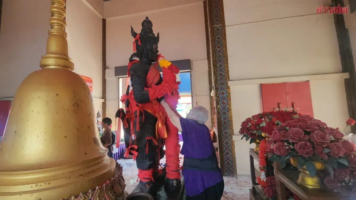 83-Year-Old Woman Fulfills Temple Vow at Wat Klang Bang Phra After Recovery, Receives Lucky Numbers Matching Her Age