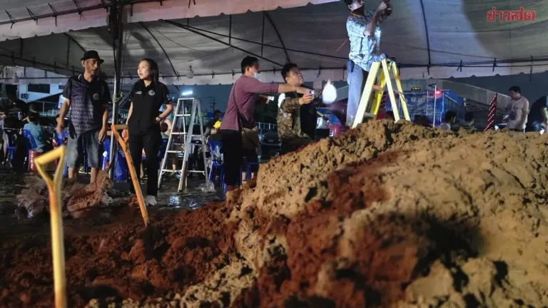 Pathum Thani Mobilizes Volunteers to Fill 3,000 Sandbags for Flood Defense