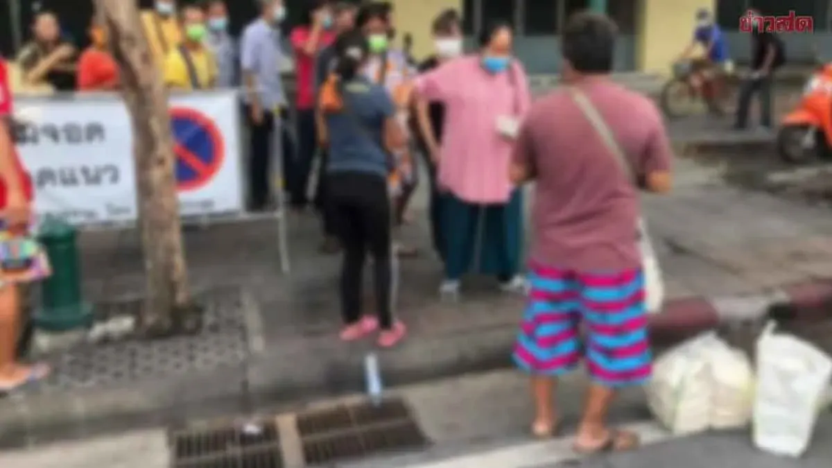 Bangkok Halts Street Food Giveaways to Reduce Homeless Gatherings