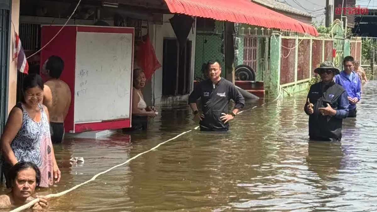 Thai Officials Distribute Aid in Flooded Sa Kaeo
