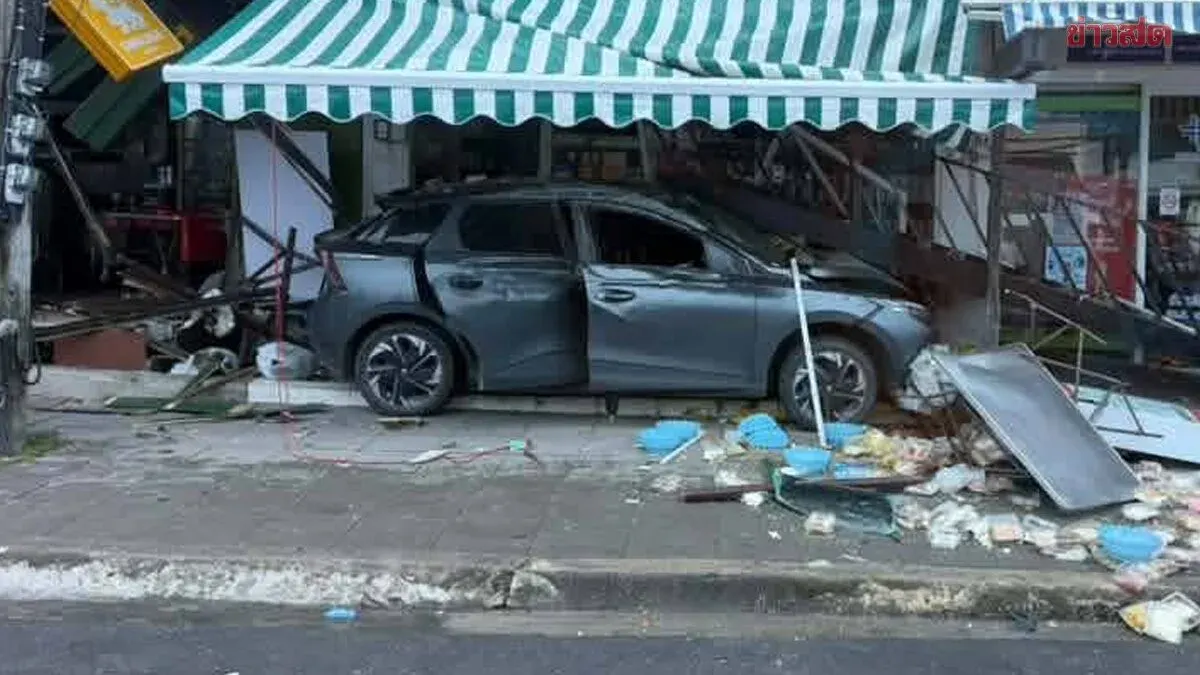 Car Crashes Into Pharmacy Near Phuket Airport, One Dead