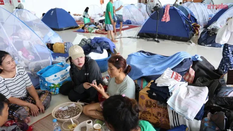 Floods Trap Thousands in Bangkok's Lad Krabang Area