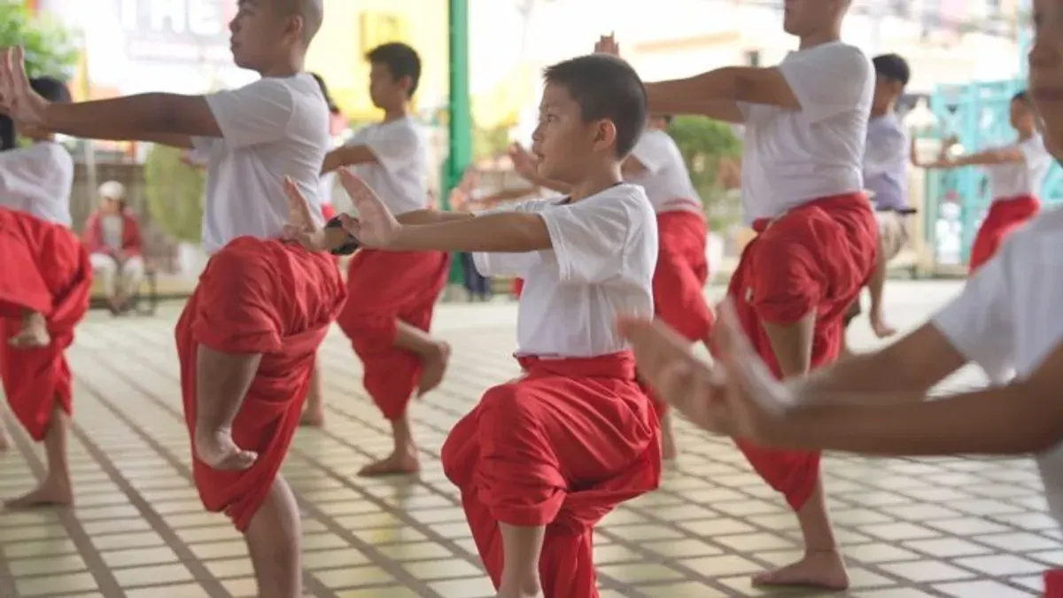 Temple Launches Free Khon Classes for Children and Families