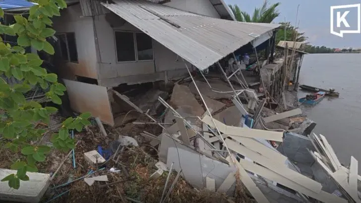 Riverside home collapses into Bang Pakong River