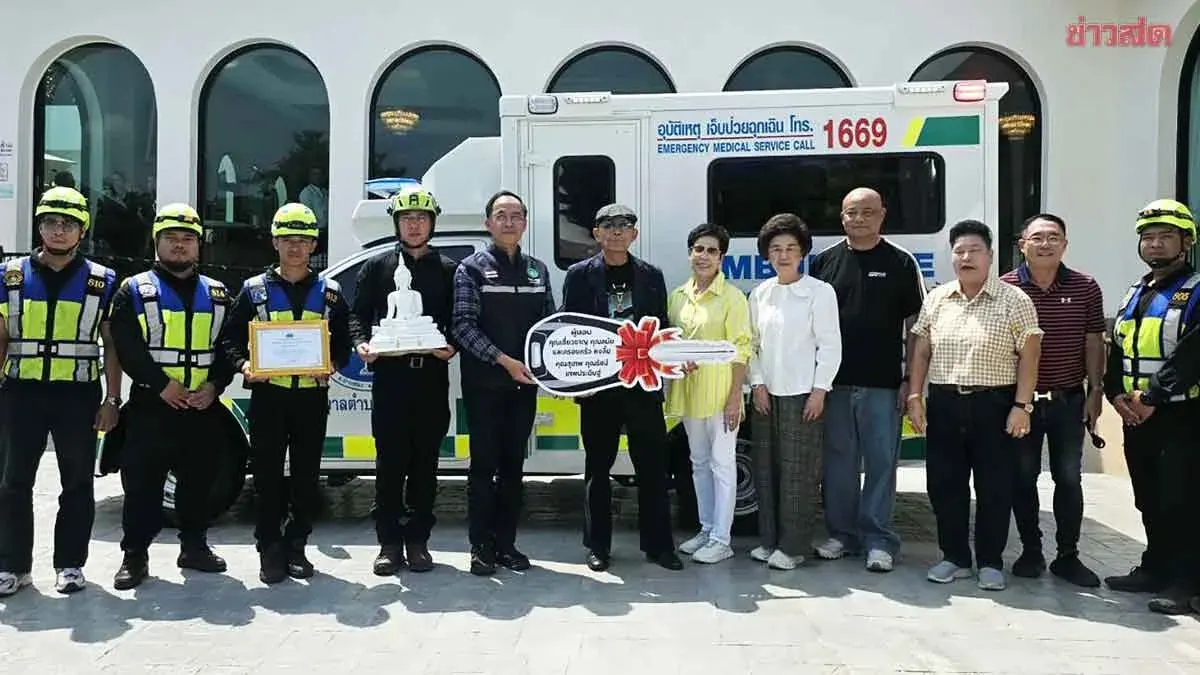 Philanthropic Businessman Donates Nearly 100 Million Baht on Birthday, Purchases Ambulances for Hospitals to Aid the Blind and Support Buddhist Monks