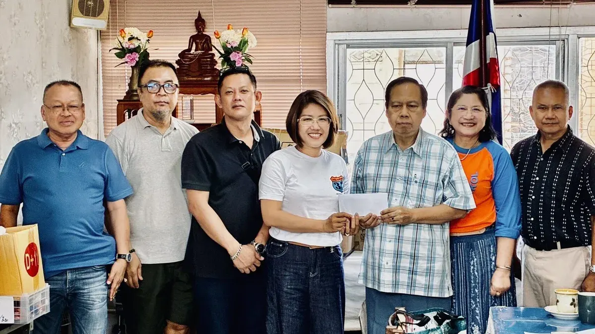 Wat Buamongkol School Alumni Class of 33 Donate 5,000 Baht Educational Fund to Support Deserving Students