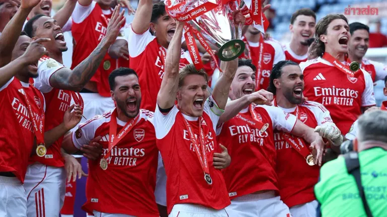 Photo Gallery: Arsenal Celebrate First Premier League Title in 22 Years
