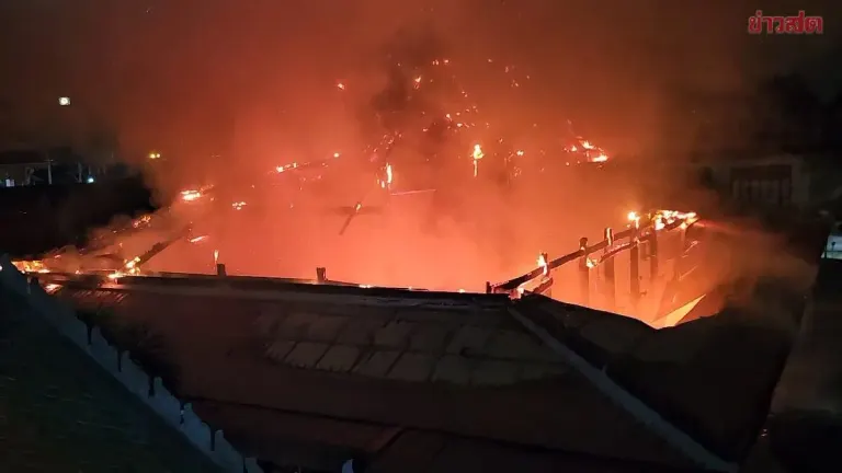 Fire Guts 50-Year-Old Pavilion at Samut Prakan Temple