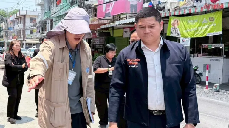 Ladprao District Candidate Considers Skipping Campaign Posters This Election, Locals Say He Should Reconsider