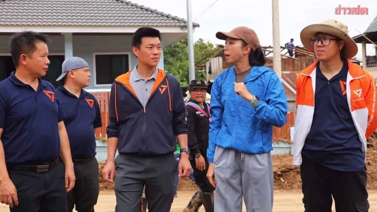 Political Leader Inspects Flood Recovery in Nan Province