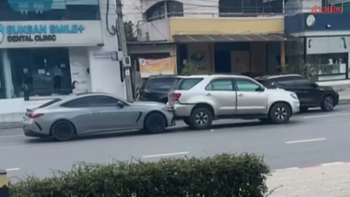 Shocking Incident: Red-Plated Mercedes Crashes Into Multiple Vehicles on Srivara Road