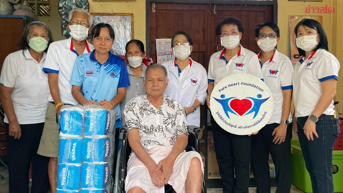 Foundation Donates Wheelchairs, Diapers to Elderly in Ratchaburi