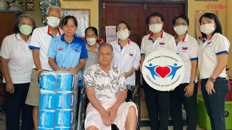 Foundation Donates Wheelchairs, Diapers to Elderly in Ratchaburi