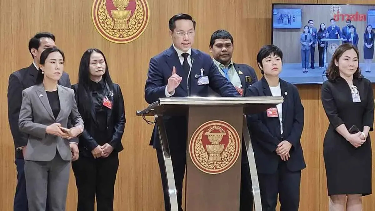 Lawmaker Urges End to Singapore Oil Price Benchmark