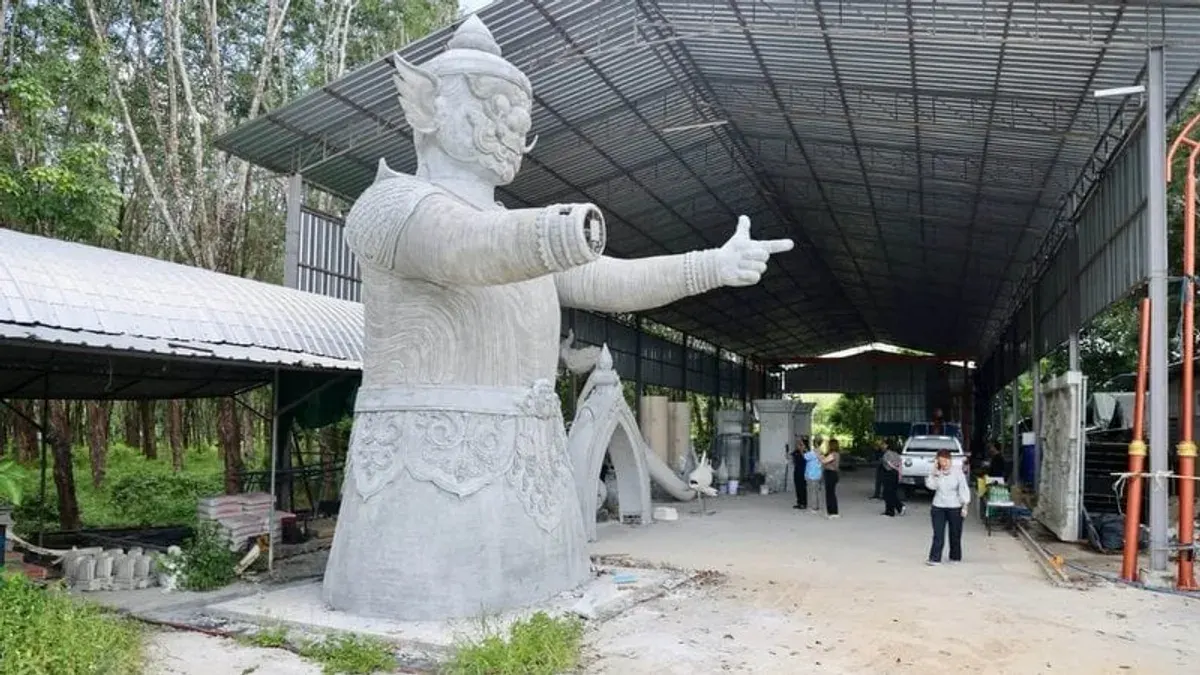 DMCR Director Inspects Racha Yai Underwater Art Museum