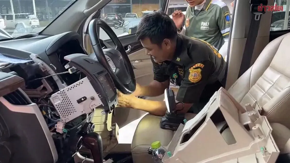 Python Hides in SUV Console, Rescuers Dismantle Dashboard