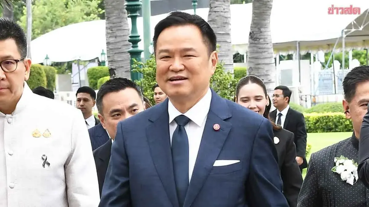 PM Dodges Questions on Welfare Card Controversy