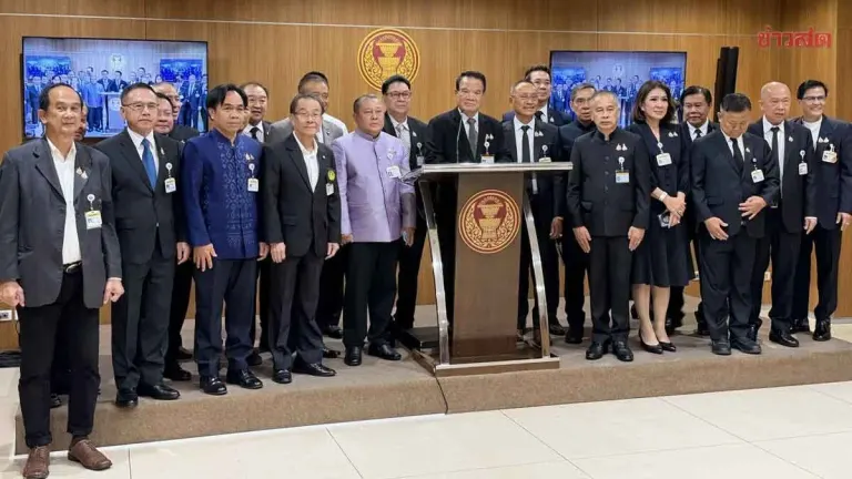 Palace Protection Committee Slams Nattapon and Piyabutr, Demands Court Review of Decision Not to Order MPs to Cease Duties