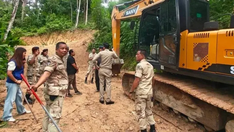 Backhoe Seized In Illegal Kamala Hills Road Probe