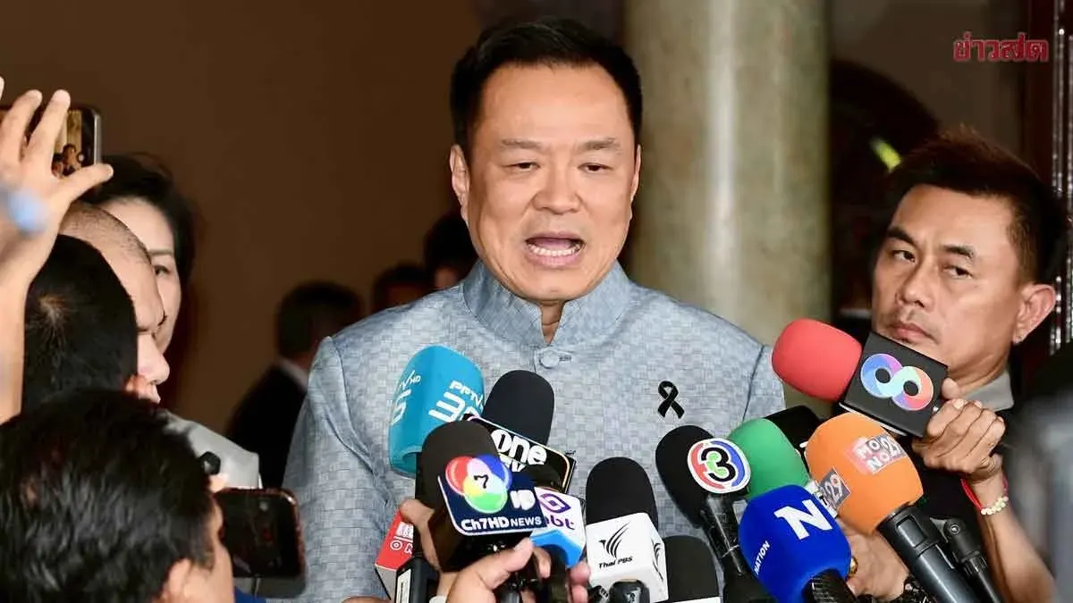 PM Unfazed as Constitutional Court Takes Up 400 Billion Baht Emergency Loan Decree, Insists Measure is Urgent, Claims Lenders Are Competing to Extend Credit