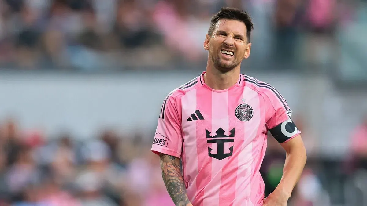 Messi Injured and Substituted Off – Argentina Faces Uncertainty Ahead of World Cup