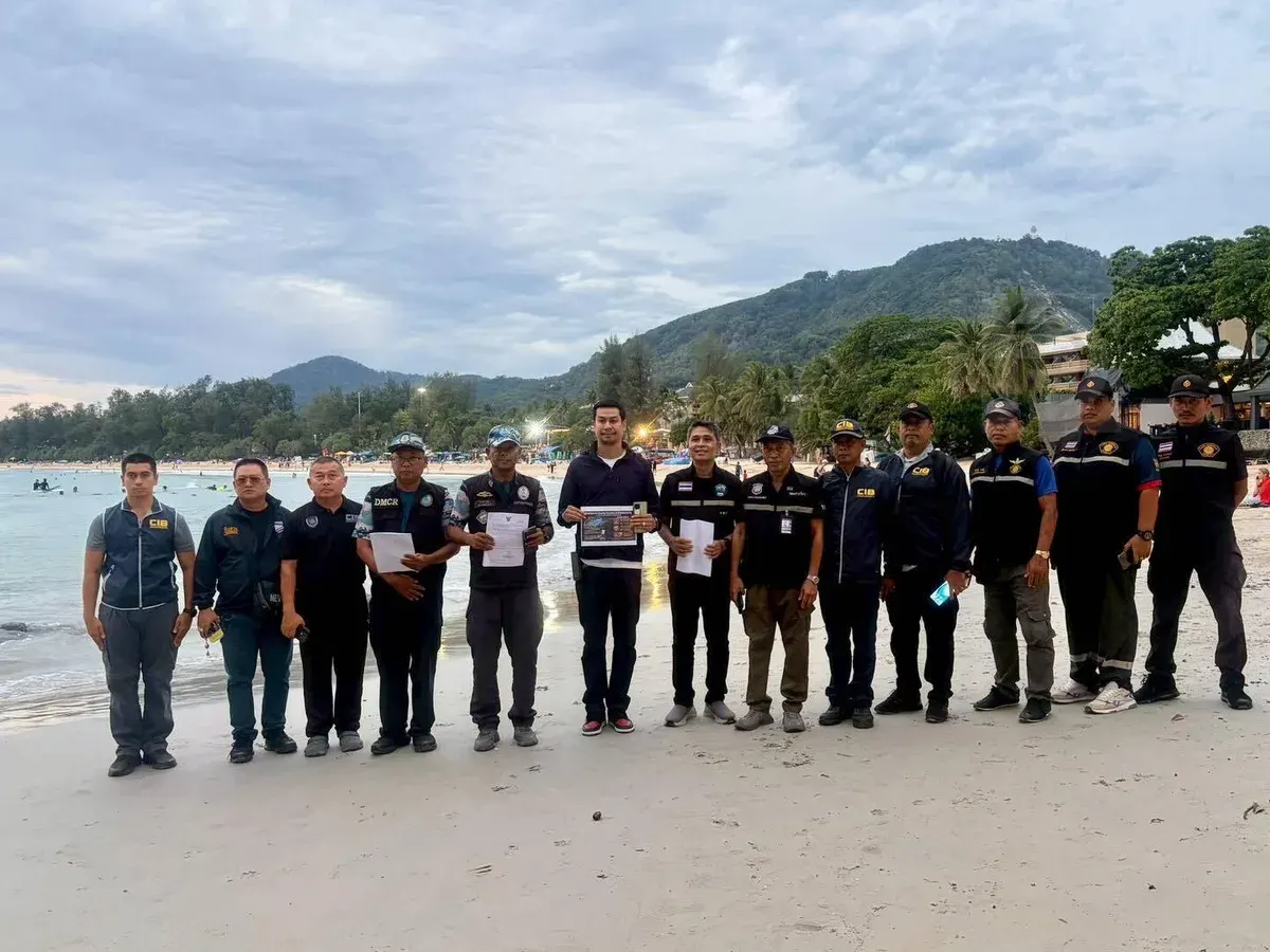 UPDATE: Authorities Investigate after Chinese Tourists Spearfish Parrotfish at Phuket Beach