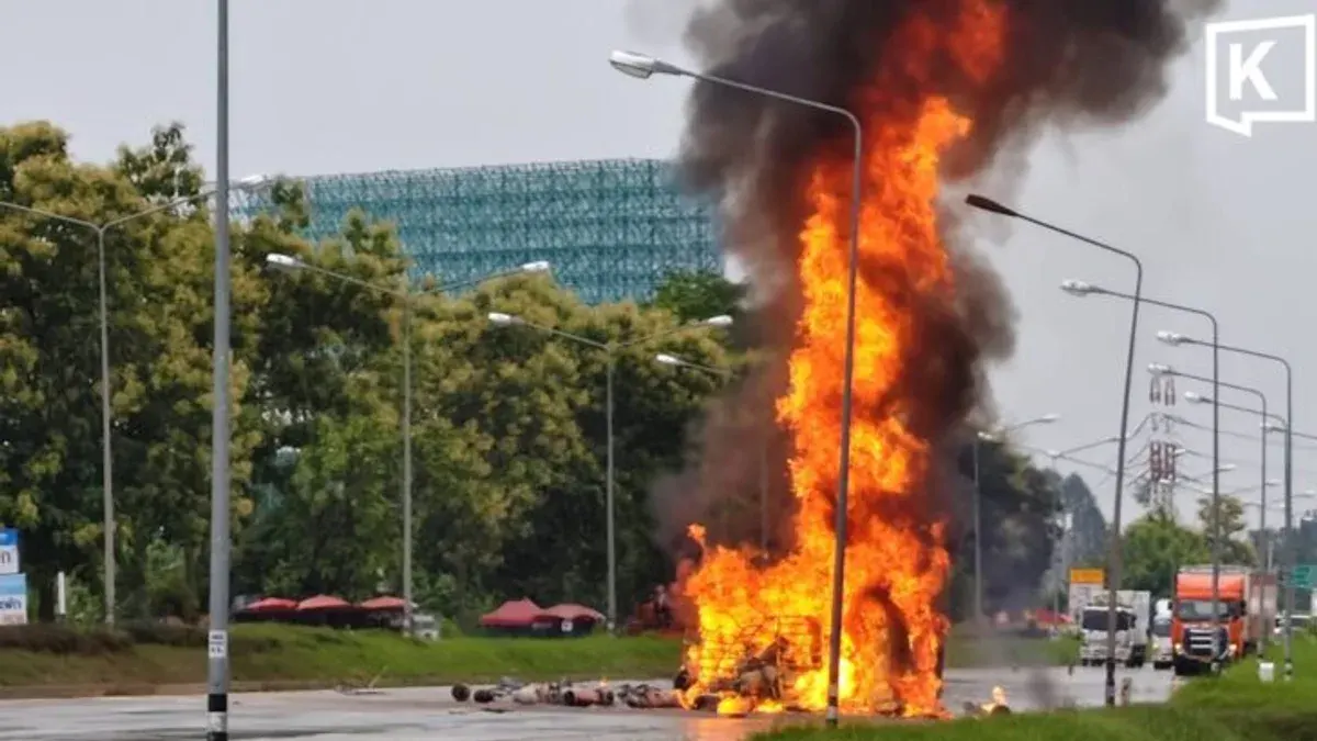 Gas Truck Overturns, Catches Fire on Chiang Mai Highway