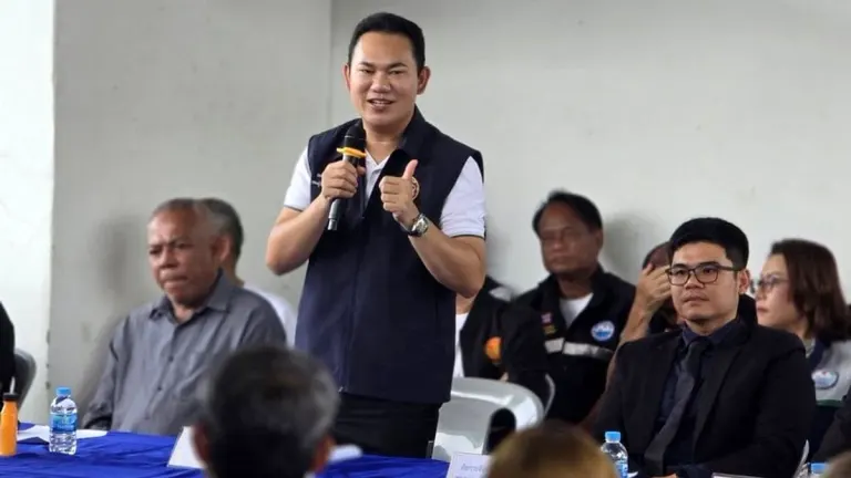 Vice Governor Hears Khok Tanod Residents' Eviction Plea