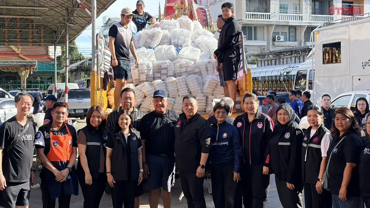 Thai Social Minister Sends Aid to Flood-Hit Bangkok Community